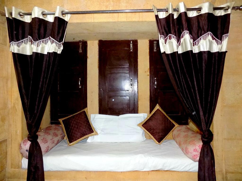 Hotel Fotiya Джайсалмер Екстериор снимка